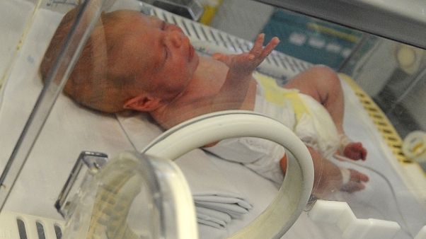 Neonato abbandonato in ospedale Bari Neonato abbandonato in ospedale Bari