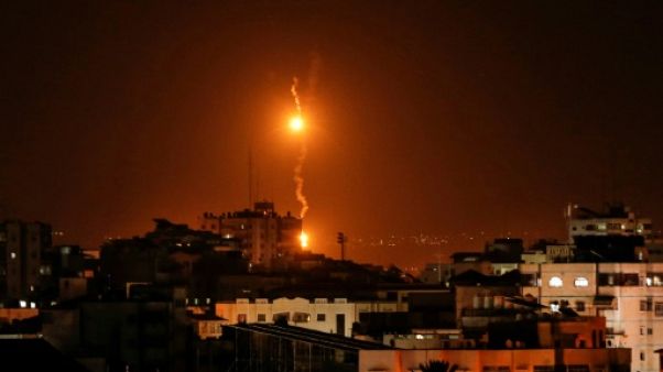 Les tirs de roquettes palestiniennes et les frappes israéliennes continuent à Gaza Les tirs de roquettes palestiniennes et les frappes israéliennes continuent à Gaza