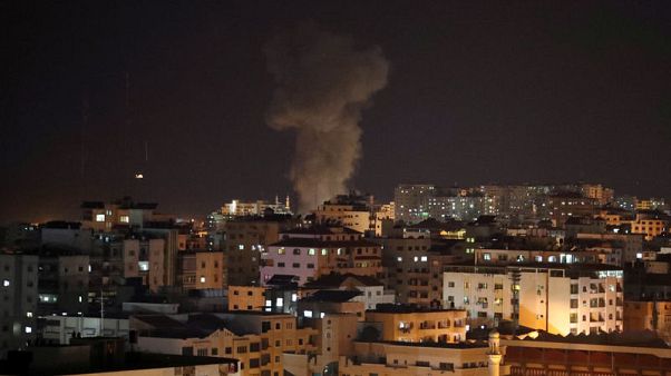 إسرائيل تقصف محطة تلفزيونية تابعة لحماس في غزة بعد قذائف تحذيرية إسرائيل تقصف محطة تلفزيونية تابعة لحماس في غزة بعد قذائف تحذيرية