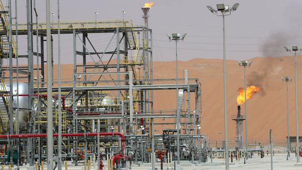 النفط يتراجع 4% بفعل مخاوف من ضعف الطلب وفائض في المعروض النفط يتراجع 4% بفعل مخاوف من ضعف الطلب وفائض في المعروض