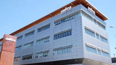 Raid vandali contro stabilimento Lavazza Raid vandali contro stabilimento Lavazza
