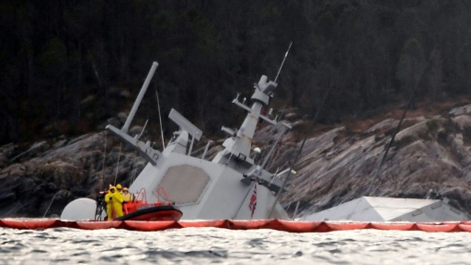 Norvège: la frégate accidentée presque entièrement immergée