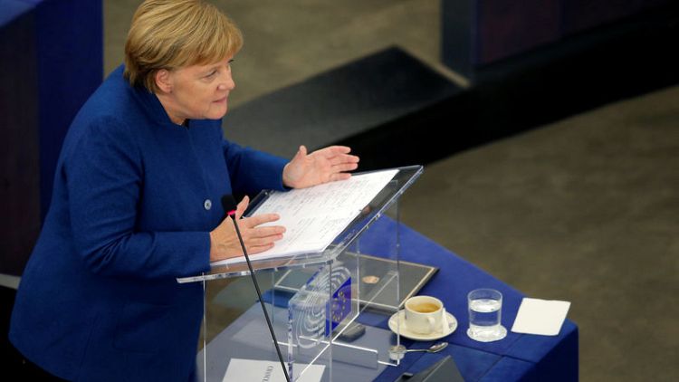 المستشارة الألمانية تدعو إلى بناء جيش للاتحاد الأوروبي