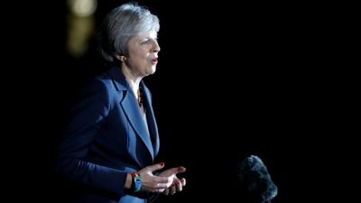 Brexit: Theresa May rallie de haute lutte son gouvernement au projet d'accord