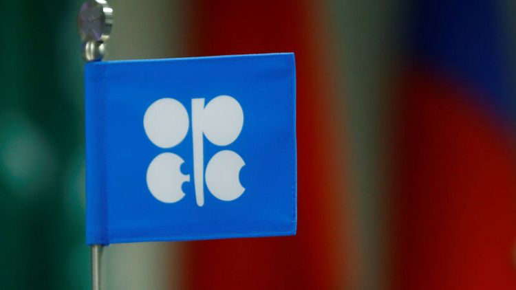 مصادر: أوبك وشركاؤها يناقشون خفض المعروض النفطي خشية هبوط الأسعار
