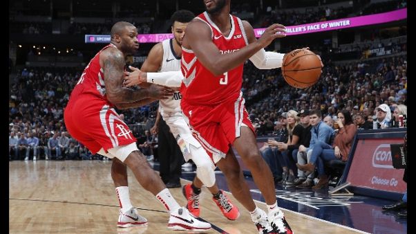 Nba, Hornets ko, 2/a vittoria per i Cavs Nba, Hornets ko, 2/a vittoria per i Cavs