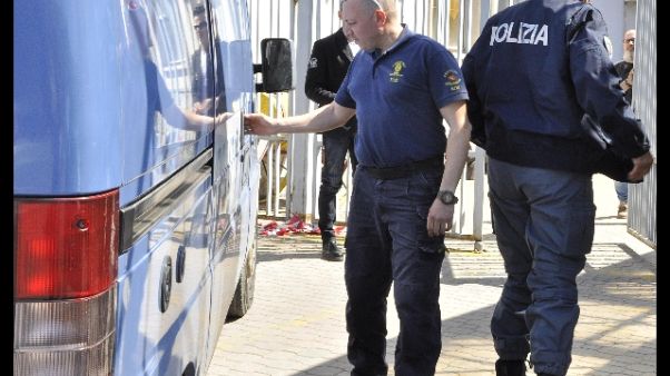 Trovata a Bari bomba a mano disinnescata Trovata a Bari bomba a mano disinnescata