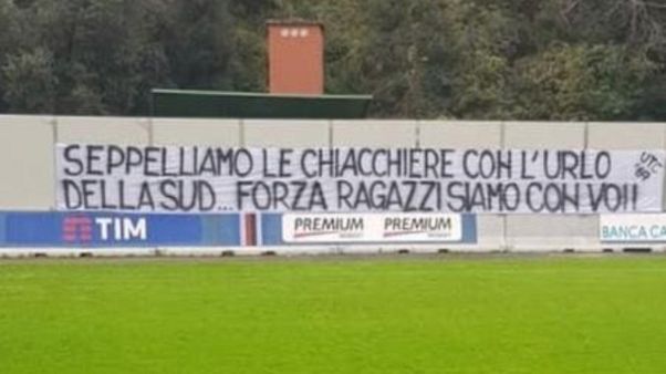 Samp: striscione tifosi, siamo con voi Samp: striscione tifosi, siamo con voi