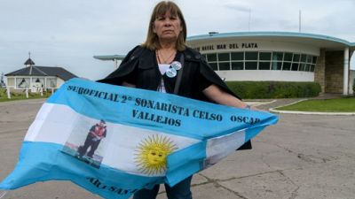 Argentine: un an après, le douloureux mystère du sous-marin disparu