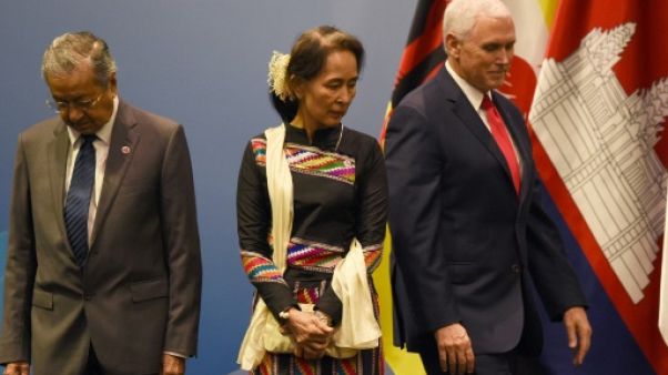 Suu Kyi exposée aux critiques à Singapour, loin de sa tour d'ivoire Suu Kyi exposée aux critiques à Singapour, loin de sa tour d'ivoire