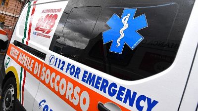 Accoltella compagna davanti a figlio Accoltella compagna davanti a figlio