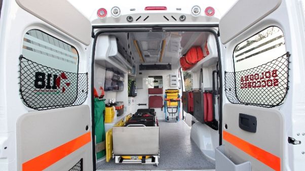 Auto si incendia dopo scontro,morto uomo Auto si incendia dopo scontro,morto uomo