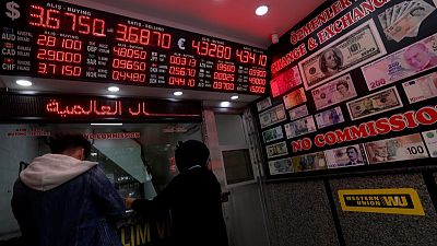 تركيا تلغي بعض القيود على استخدام العملات الأجنبية تركيا تلغي بعض القيود على استخدام العملات الأجنبية