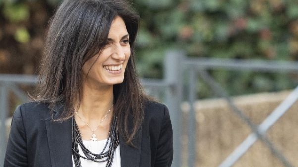 Raggi domani in piazza con supporter Raggi domani in piazza con supporter