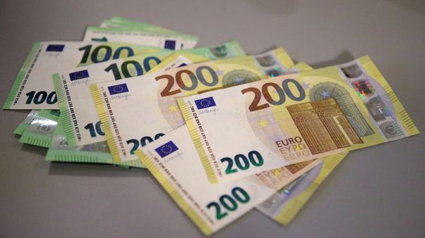 اليورو يلتقط أنفاسه مع هيمنة أزمة انفصال بريطانيا على الأسواق اليورو يلتقط أنفاسه مع هيمنة أزمة انفصال بريطانيا على الأسواق