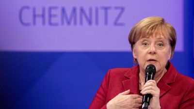 Angela Merkel à Chemnitz, trois mois après des violences racistes