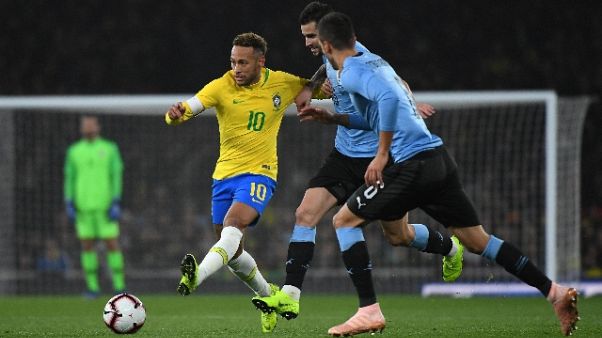 Brasile-Uruguay 1-0, Neymar su rigore Brasile-Uruguay 1-0, Neymar su rigore