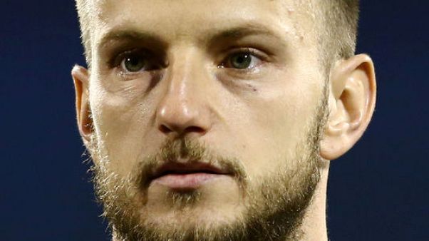 راكيتيتش لاعب برشلونة يغيب حوالي أسبوعين بسبب الإصابة راكيتيتش لاعب برشلونة يغيب حوالي أسبوعين بسبب الإصابة