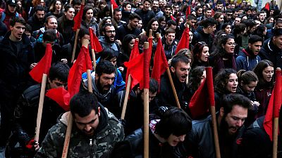 اندلاع اشتباكات بعد مسيرة لإحياء ذكرى انتفاضة الطلبة في اليونان