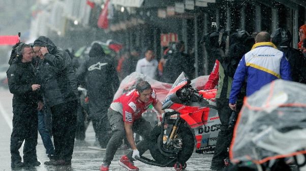 MotoGp, diluvio, gara sospesa a Valencia MotoGp, diluvio, gara sospesa a Valencia