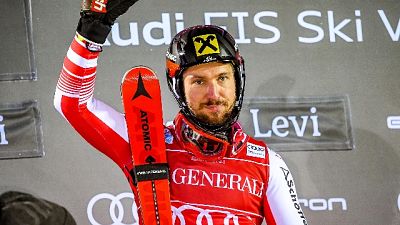 Sci, Hirscher vince slalom Levi