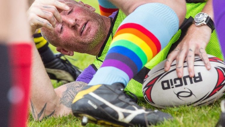 Rugby: omofobia, aggredito Gareth Thomas