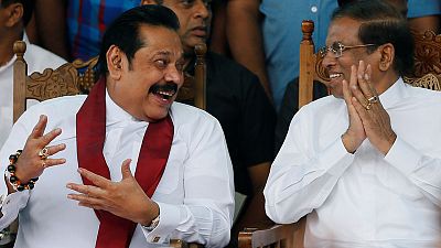 رئيس سريلانكا يدعو البرلمان لإجراء تصويت ثالث بالثقة على راجاباكسه