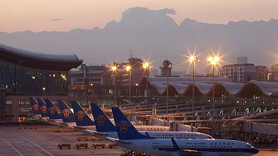 الصين تقر مشروعا بمليارات الدولارات لتوسيع مطار في إقليم شينجيانغ