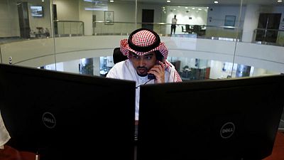 البورصة السعودية ترتفع من أدنى مستوياتها في شهر البورصة السعودية ترتفع من أدنى مستوياتها في شهر