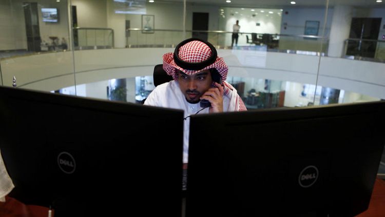 البورصة السعودية ترتفع من أدنى مستوياتها في شهر