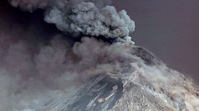 إجلاء الآلاف في جواتيمالا بعد تجدد ثورة بركان فويجو