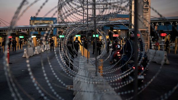 U.S. briefly shutters border crossing to brace for migrants U.S. briefly shutters border crossing to brace for migrants