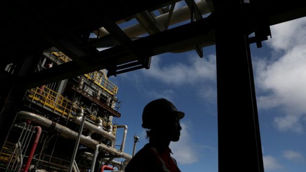 Oil prices edge up on expected OPEC supply cuts Oil prices edge up on expected OPEC supply cuts