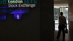 FTSE hits three-week low as investors dump banks, mining stocks