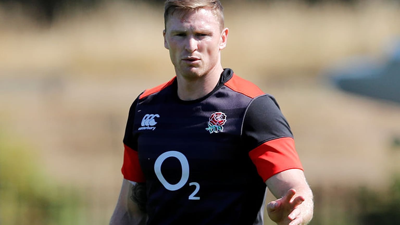 England's Ashton out of Australia test with calf injury