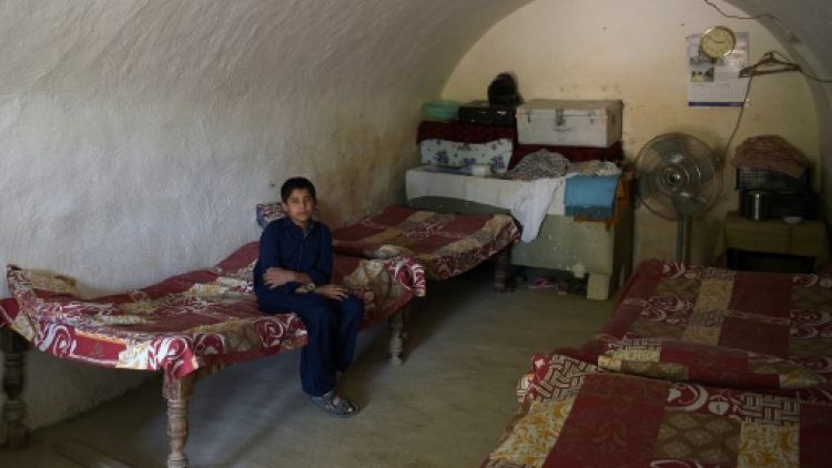 La grotte, "antisismique et résistante aux bombes": des Pakistanais heureux d'être troglodytes