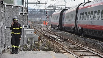 15enne travolto da un treno per sfida 15enne travolto da un treno per sfida