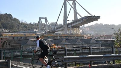 Aspi sospende carichi eccezionali su A26 Aspi sospende carichi eccezionali su A26