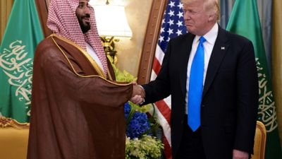 Trump ignore les critiques et salue l'aide de l'Arabie saoudite sur le pétrole