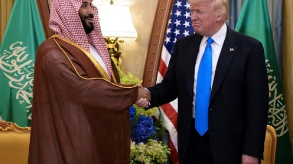 Trump ignore les critiques et salue l'aide de l'Arabie saoudite sur le pétrole Trump ignore les critiques et salue l'aide de l'Arabie saoudite sur le pétrole