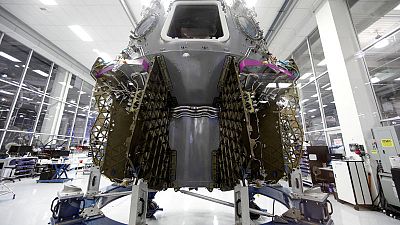 صاروخ (سبيس إكس) يستعد لرحلة تجريبية في يناير لنقل رواد إلى الفضاء