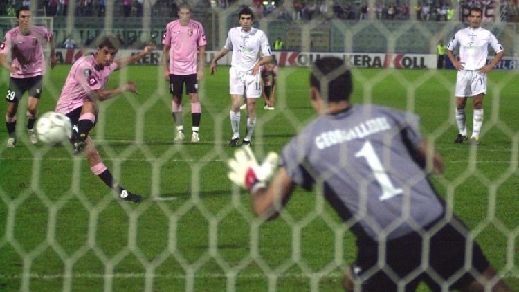 Calcio, Palermo annuncia cessione club