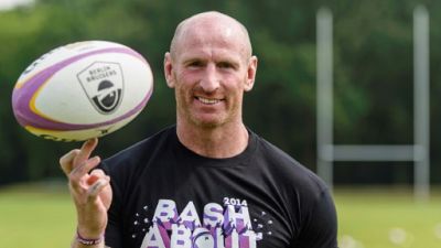 Rugby/homophobie: lacets arc-en-ciel pour Gallois et galloises solidaires de Gareth Thomas