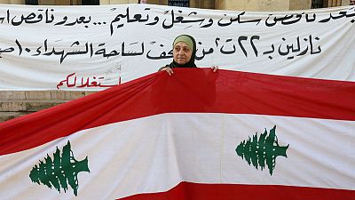 لبنان يحيي الذكرى 75 للاستقلال وسط احتجاجات بسبب تأخر تشكيل الحكومة