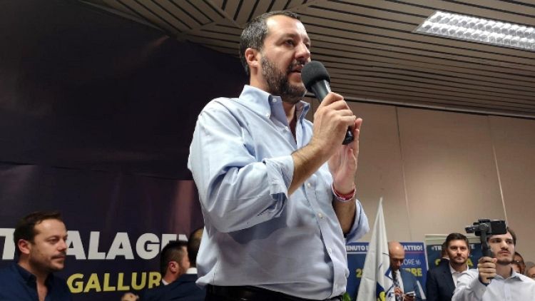 Salvini, a casa migranti che delinquono