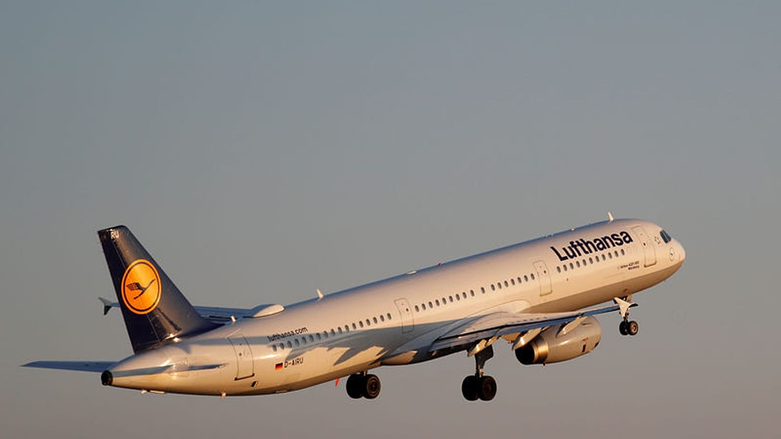 Lufthansa dismisses report that CFO wants to step down