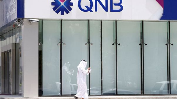 النزاع بين الإمارات وقطر يضغط على بنوك إماراتية لديها مساهمون قطريون النزاع بين الإمارات وقطر يضغط على بنوك إماراتية لديها مساهمون قطريون