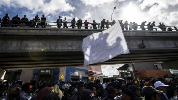 Tijuana: des centaines de migrants manifestent près de la frontière avec les Etats-Unis Tijuana: des centaines de migrants manifestent près de la frontière avec les Etats-Unis