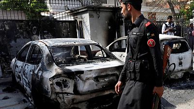 انتحاريون يهاجمون قنصلية الصين في باكستان وسط أعمال عنف في المنطقة انتحاريون يهاجمون قنصلية الصين في باكستان وسط أعمال عنف في المنطقة