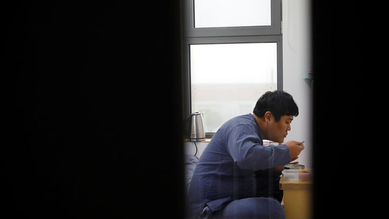 South Koreans lock themselves up to escape prison of daily life